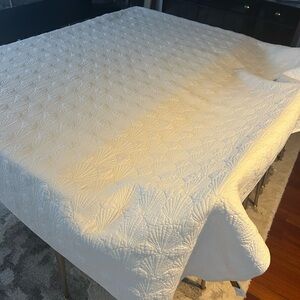 Luxurious Cream Quilted . Bedcover bed spread comforter